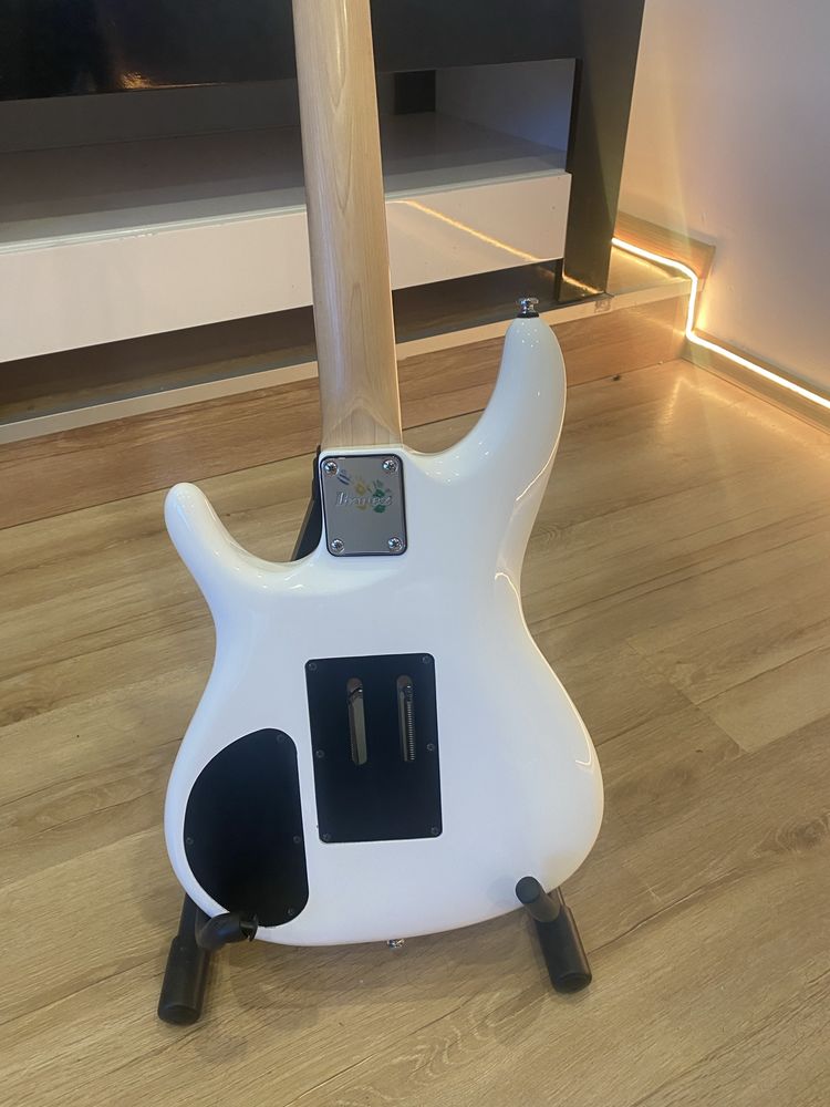 Ibanez js100 white