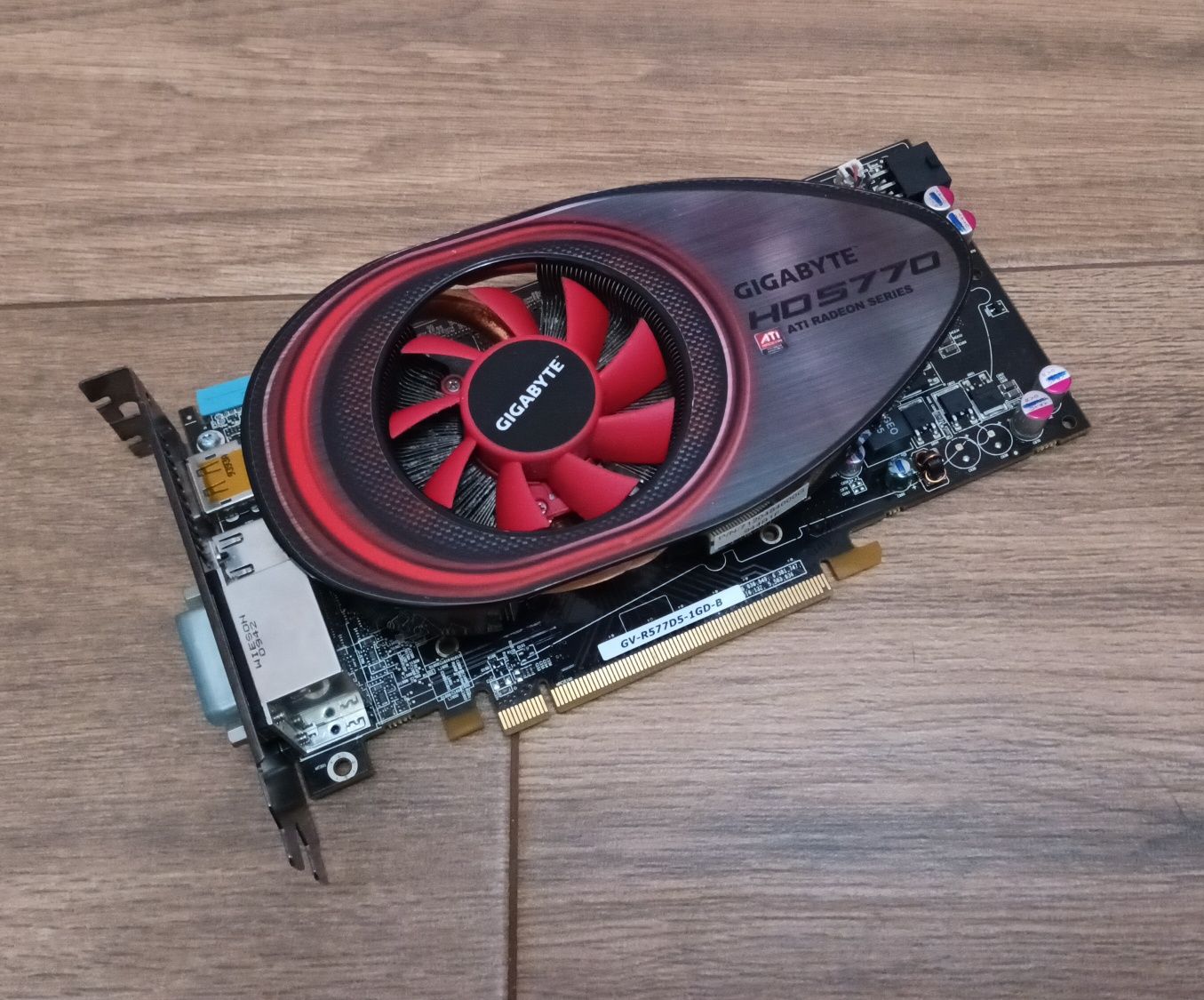 Placa gráfica Gigabyte ATI Radeon HD5770 1Gb DDR5