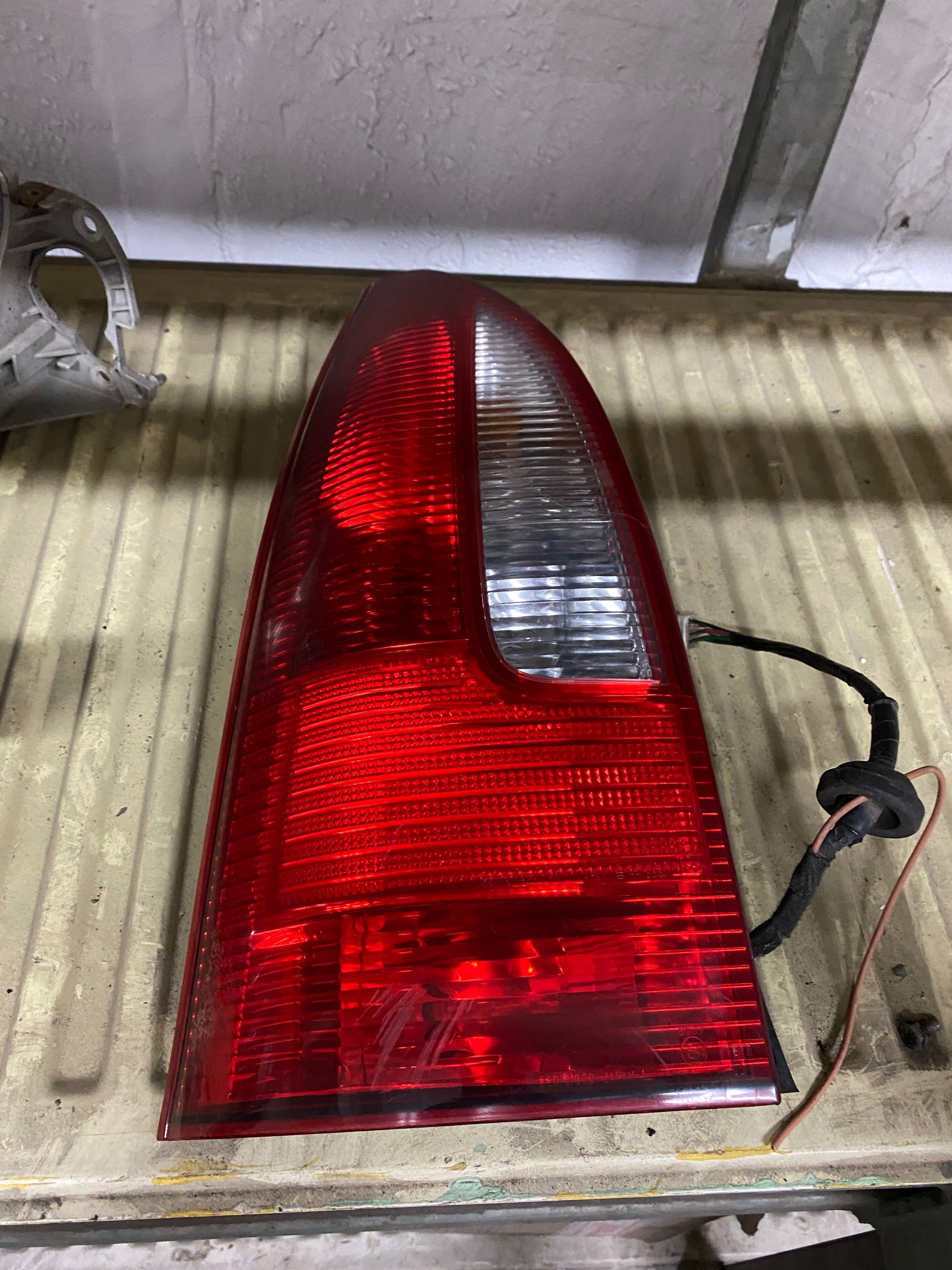 Lampa kierowcy tył Mazda Premacy