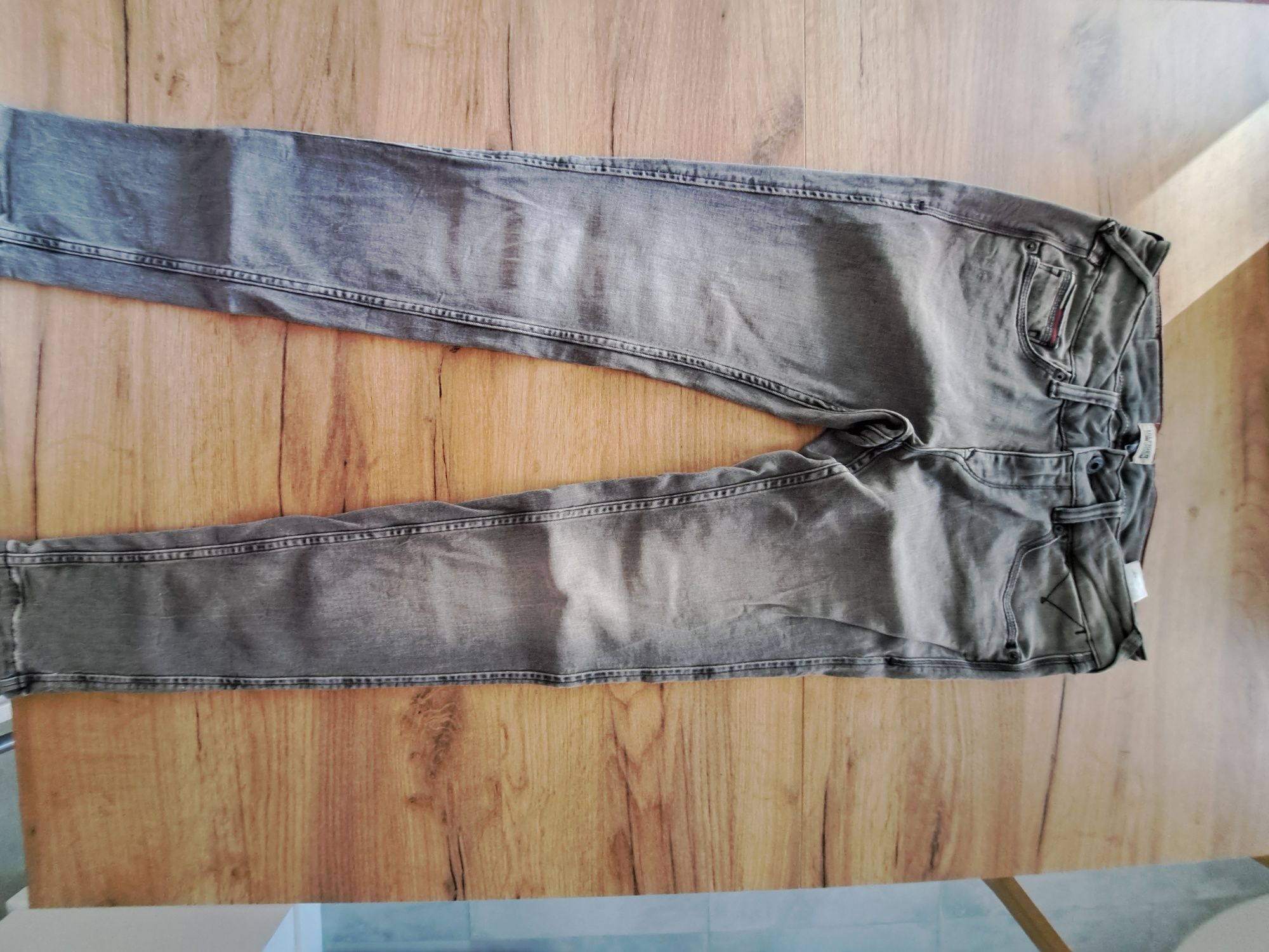 Szare spodnie jeansy Hilfiger r. 28/32