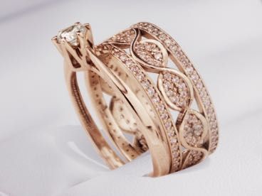 Pierścionek z różowego złota wysadzany diamentami | TYVODAR.COM