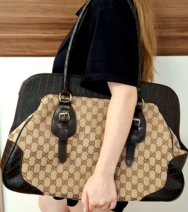 Сумка з логотипом Gucci  велика дуже красива