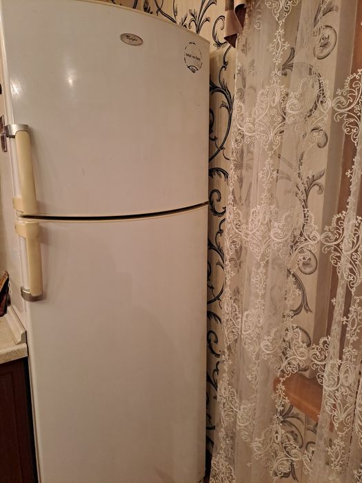 Холодильник Whirlpool