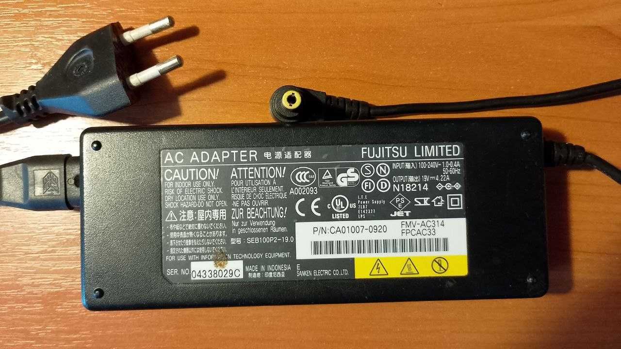 Блок живлення до ноутбука Fujitsu FMV-AC314 19V - 4.22A