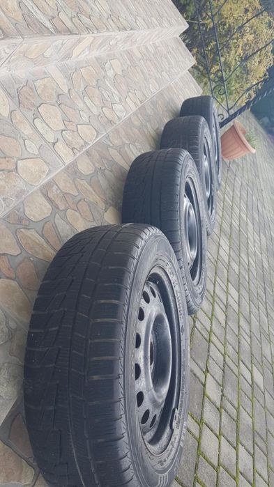 Продам шини з дисками R15 зимові