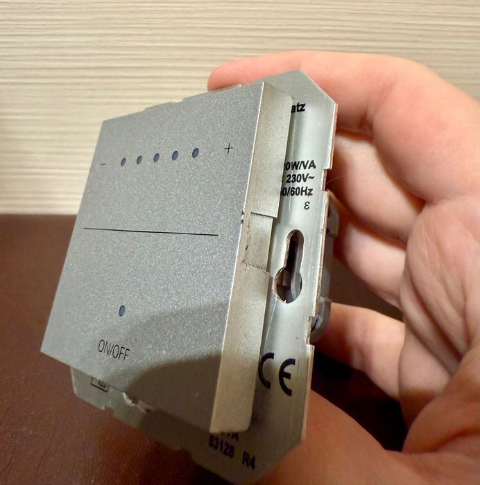 GIRA Touchdimmer диммер 2000 0305 00 | сенсорная панель с памятью 2208