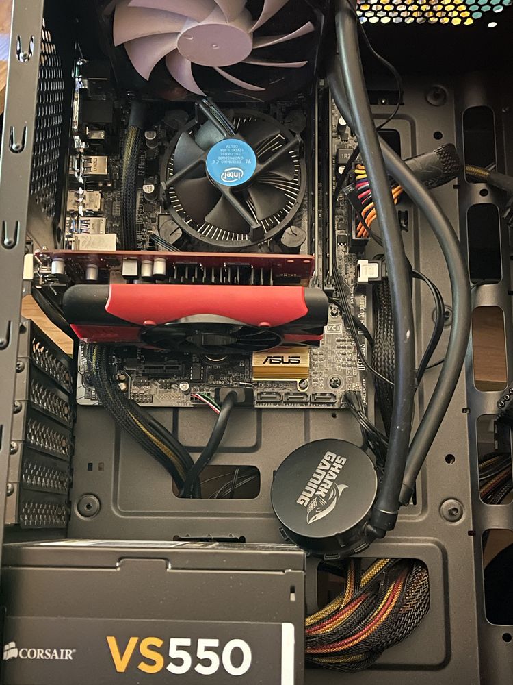Pc Corsair, intel I5 6th, 16gb ram, GTX 1050 4gb