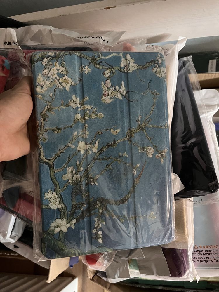 Etui do Ipad, tablety lenovo i itp