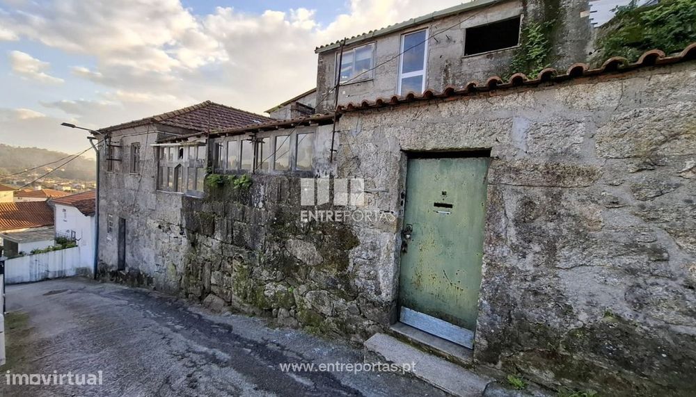 Moradia para restaurar em Perre, Viana do Castelo.