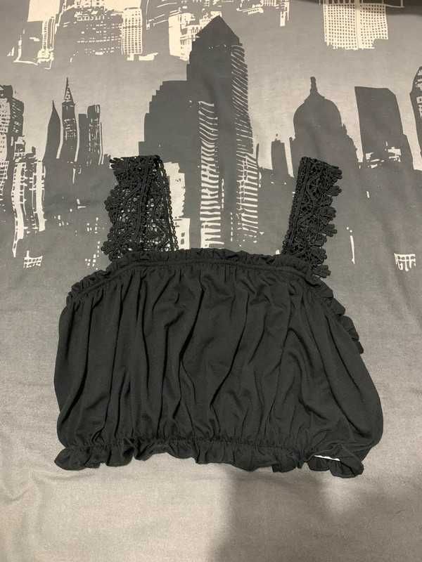 Top preto com alças bordadas