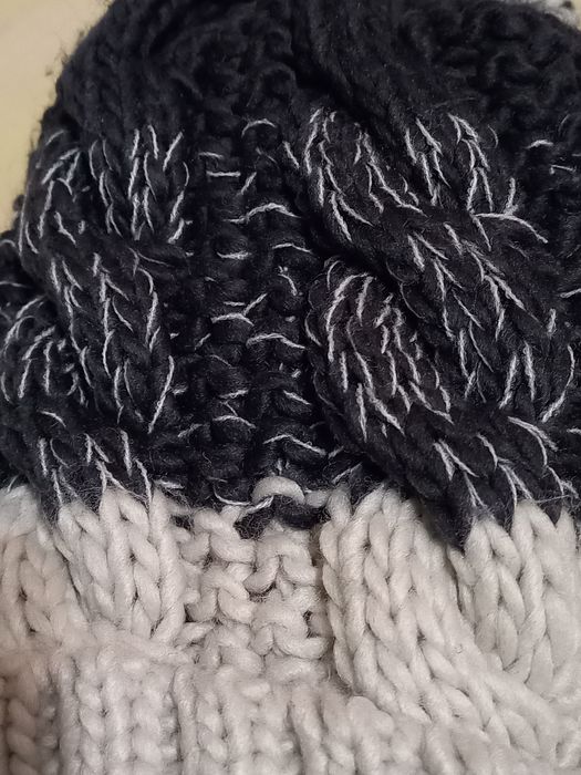 Тепла зимова шапка