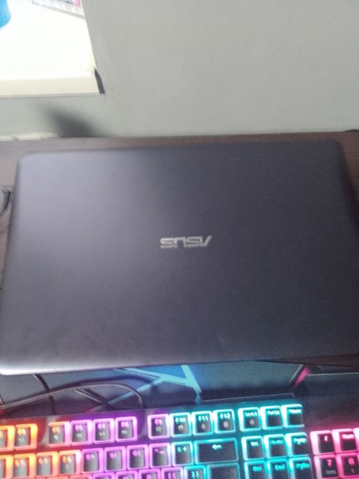 Продам Ноутбук asus 920гб