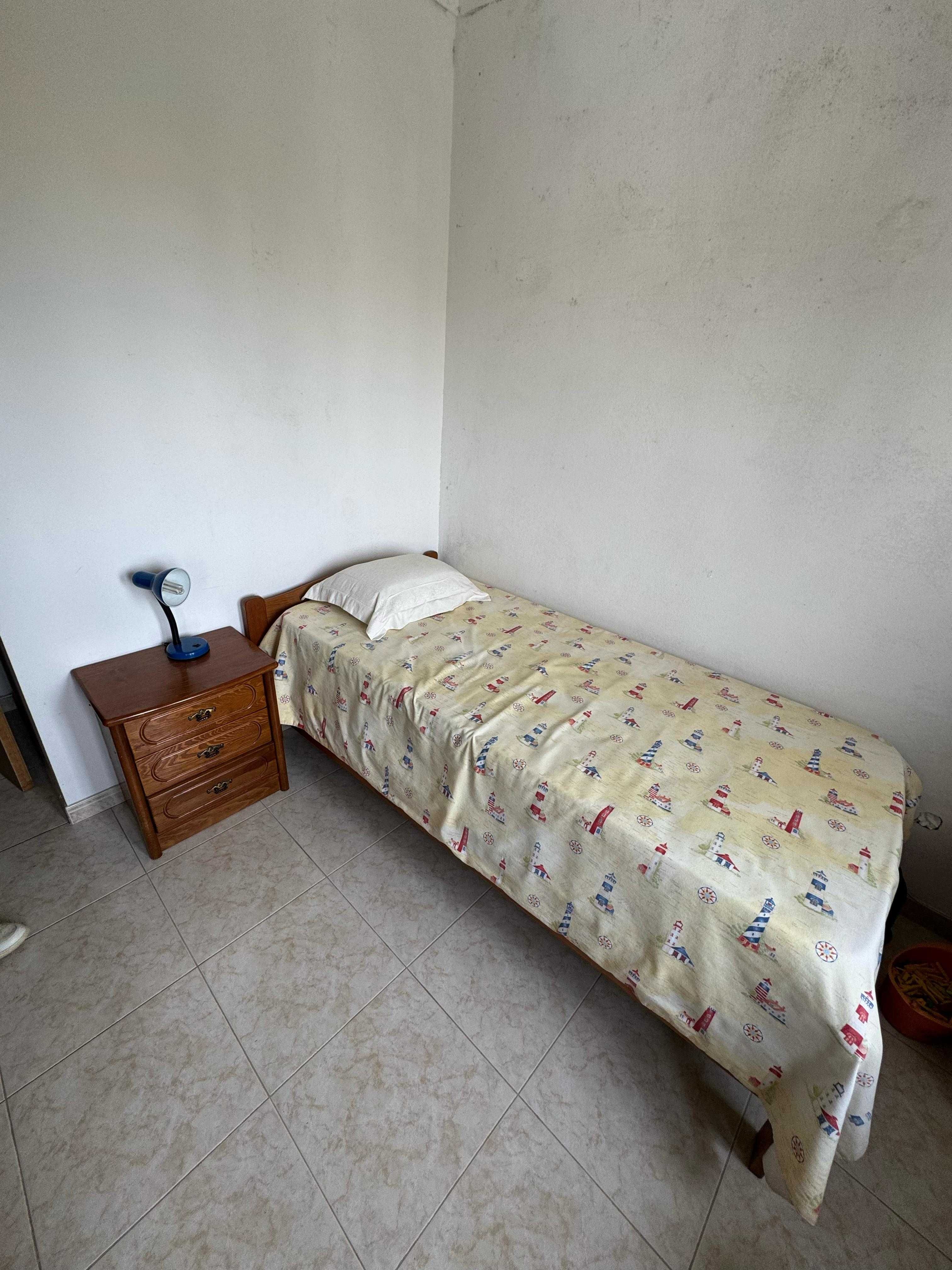 Cama de Madeira em perfeitas condições