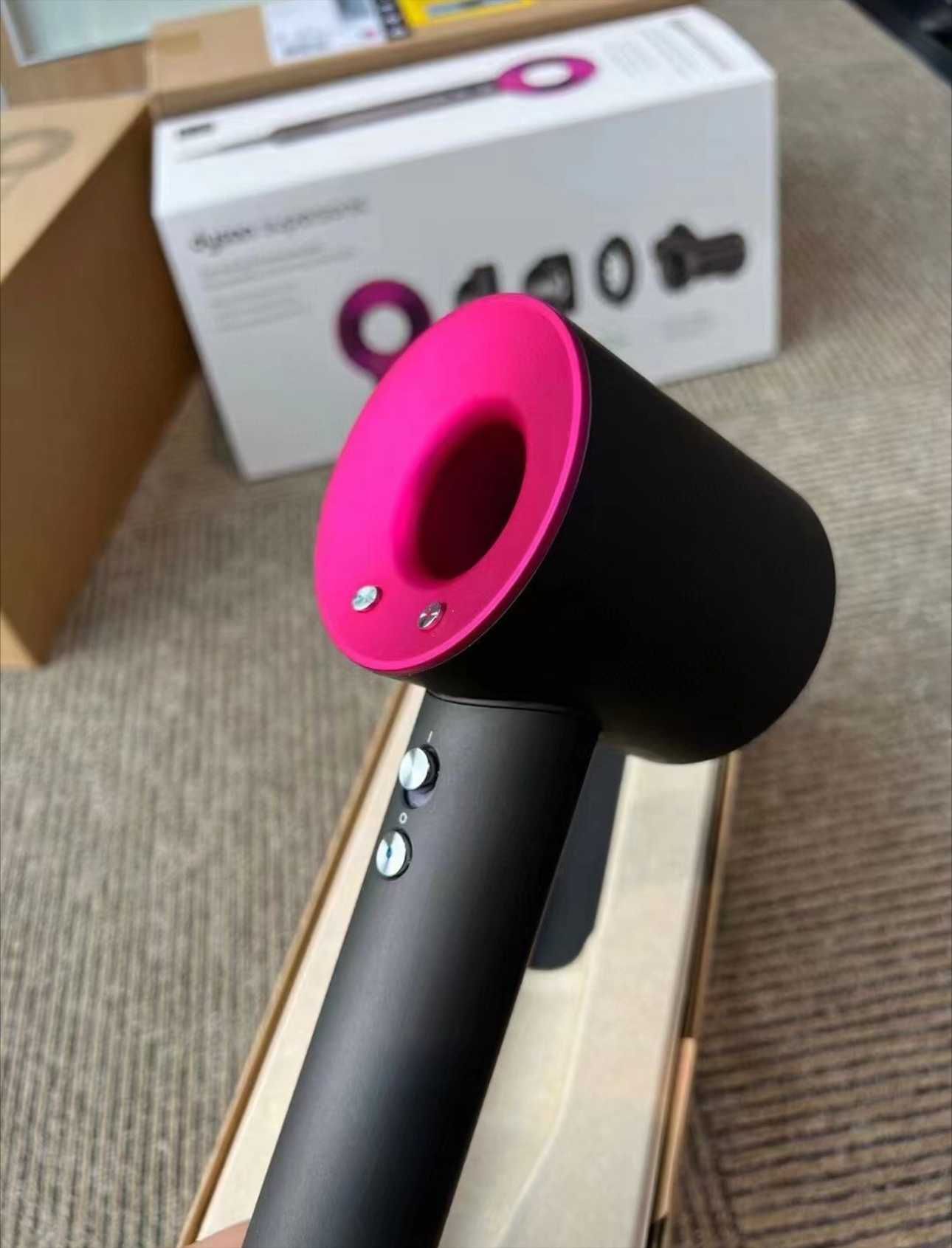 Nowe suszarka do włosów Dyson HD08, nieużywany.