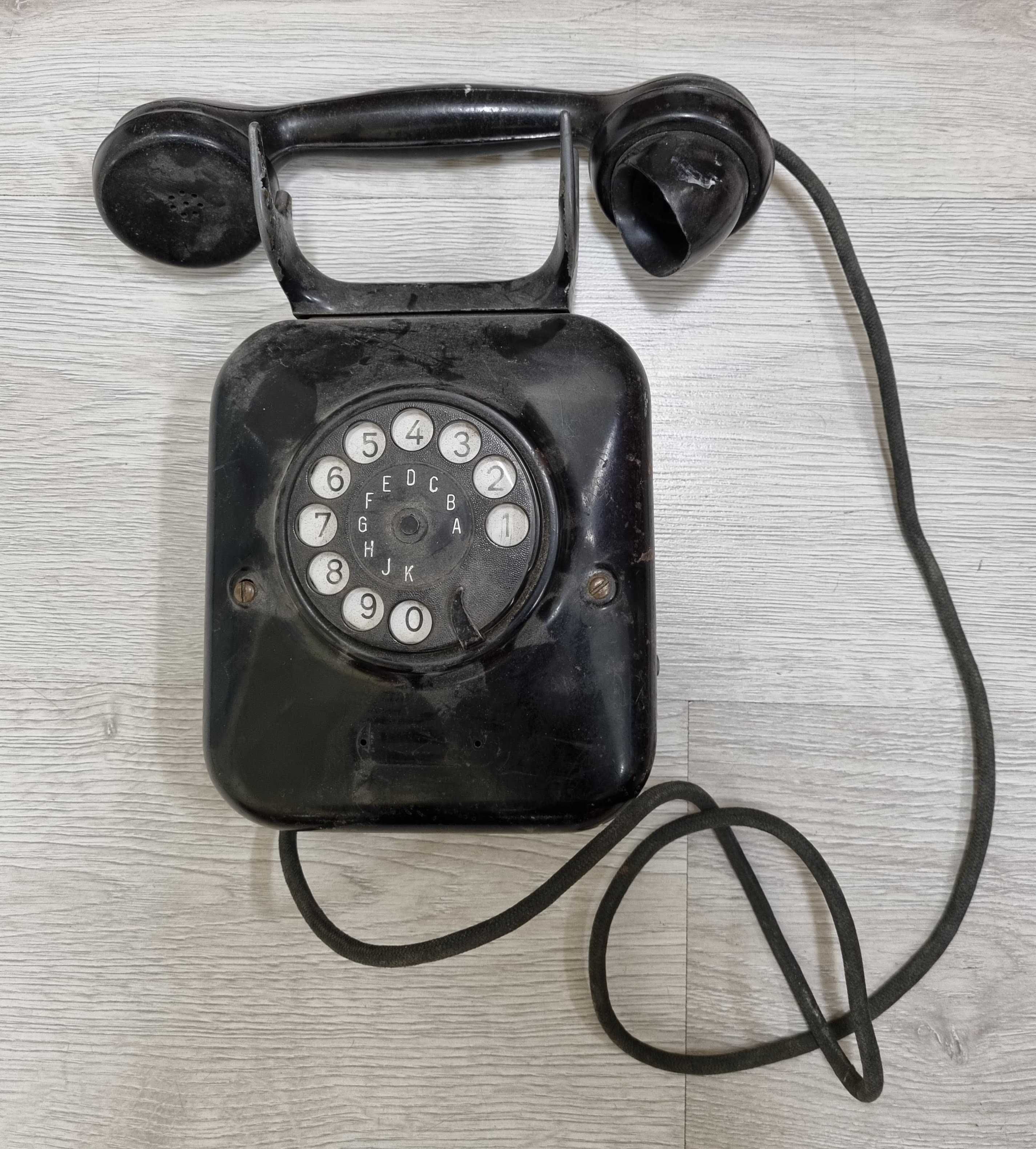 Telefon zabytkowy, stary, niemiecki, metalowy, wiszący, vintage, retro