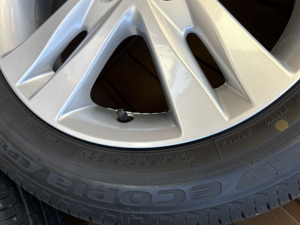 Felgi aluminiowe z oponami toyota yaris