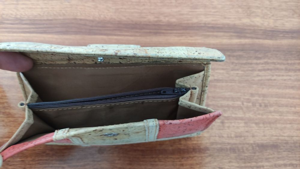 Carteira de senhora em cortiça de fabrico nacional