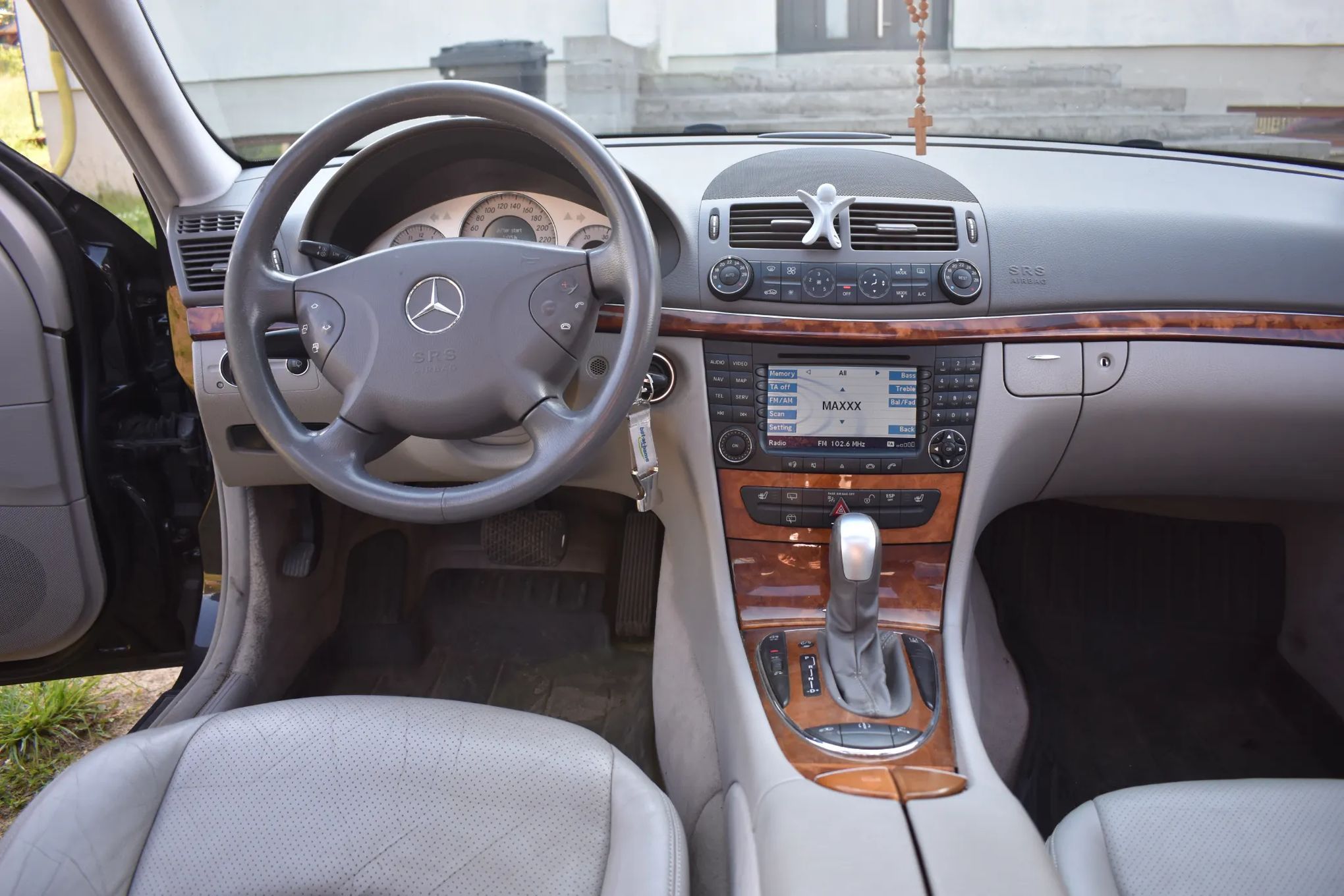Mercedes-Benz Klasa E Mercedes E320 W 211