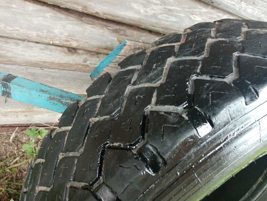 Колеса до вантажного авто у зборі із дисками