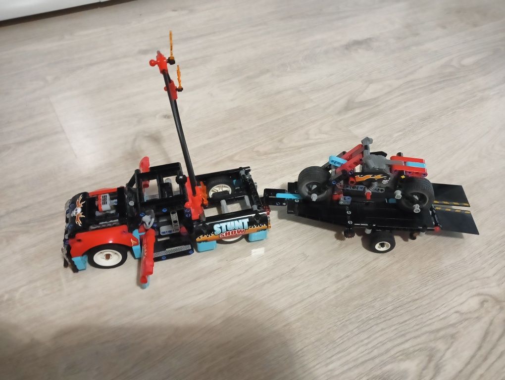 LEGO technic 42106 furgonetka i motocykl kaskaderski