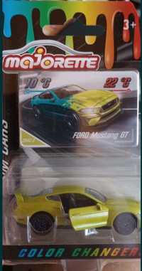 Model Majorette Ford Mustang GT zmienia kolory karoserii