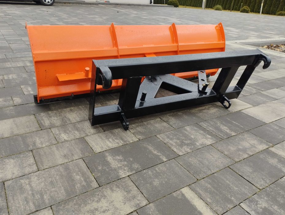 Śnieżny pług mocowany na Euroramkę do mini traktorów Kubota Iseki itp