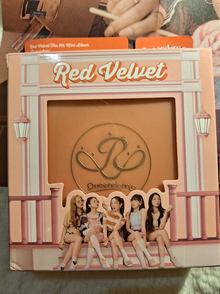 Red Velvet Queendom