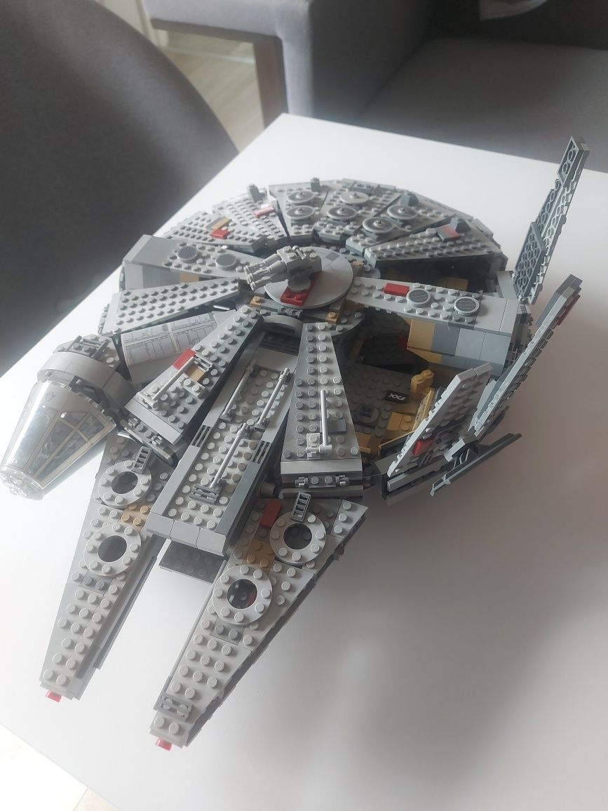 Lego Star Wars 75105 millennium Falcon