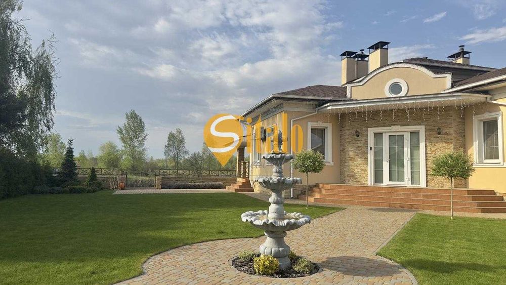 Продається будинок з виходом на воду в закритому містечку на Осокорках