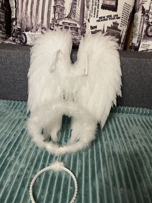 Крила ангела і німб