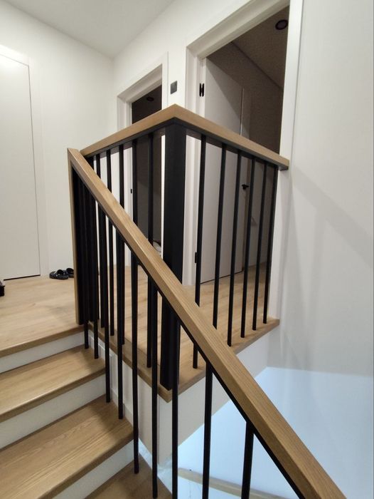 Сходи поручні перила сходинки ступеньки дерев'яні сходи