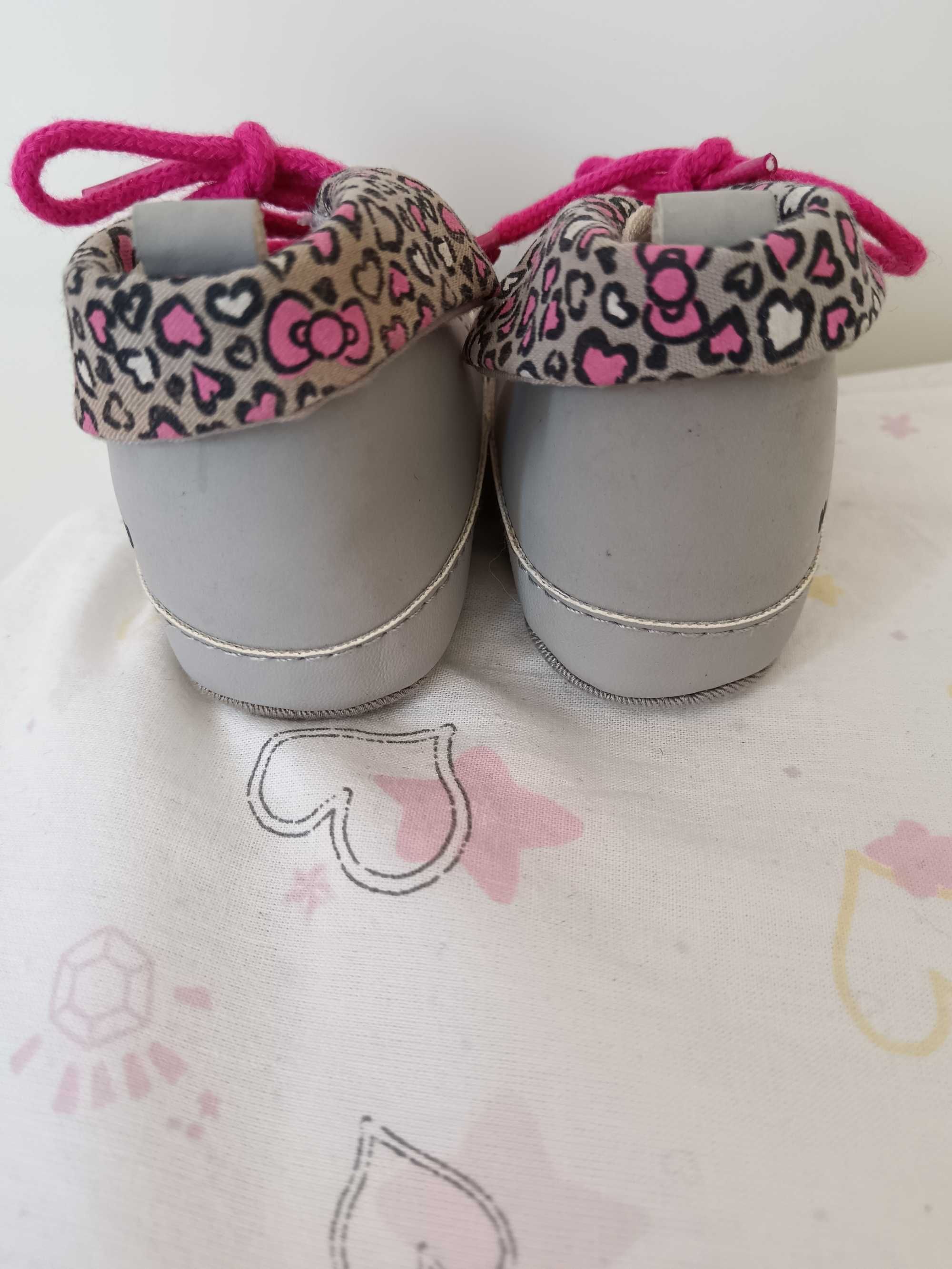 Sapatos bebé hello kitty 17