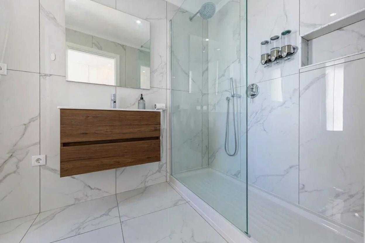 Novo Villa T3 em Olhão - Novo Cozinha, Jardim Privado, AC, Carregador