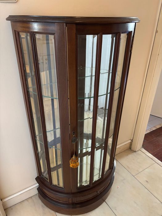 Móvel vitrine com espelho
