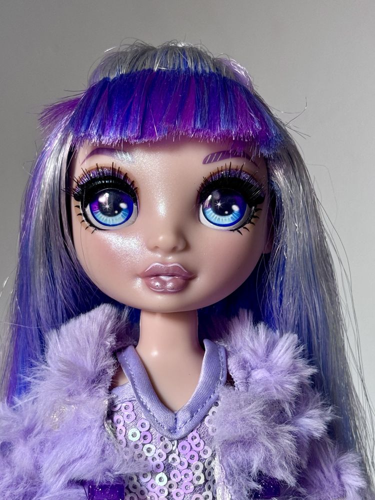 Boneca da série 1 Violet Willow Rainbow High