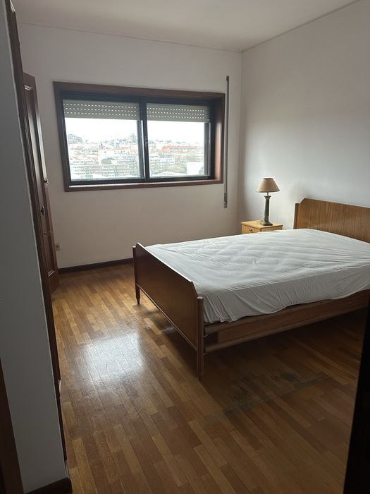 Alugo quarto no porto, perto da rotunda da boavista