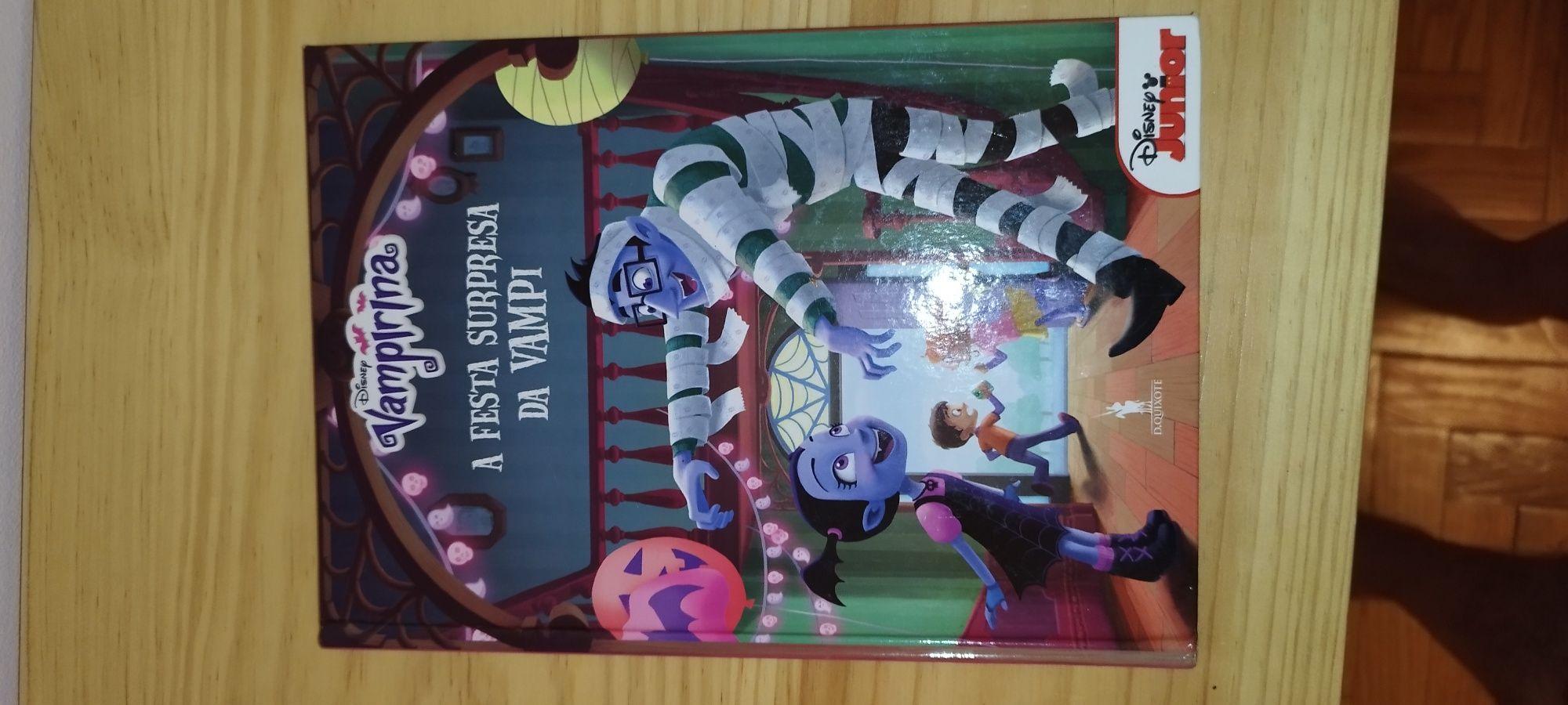 Livro Vampirina - A festa surpresa da Vampi