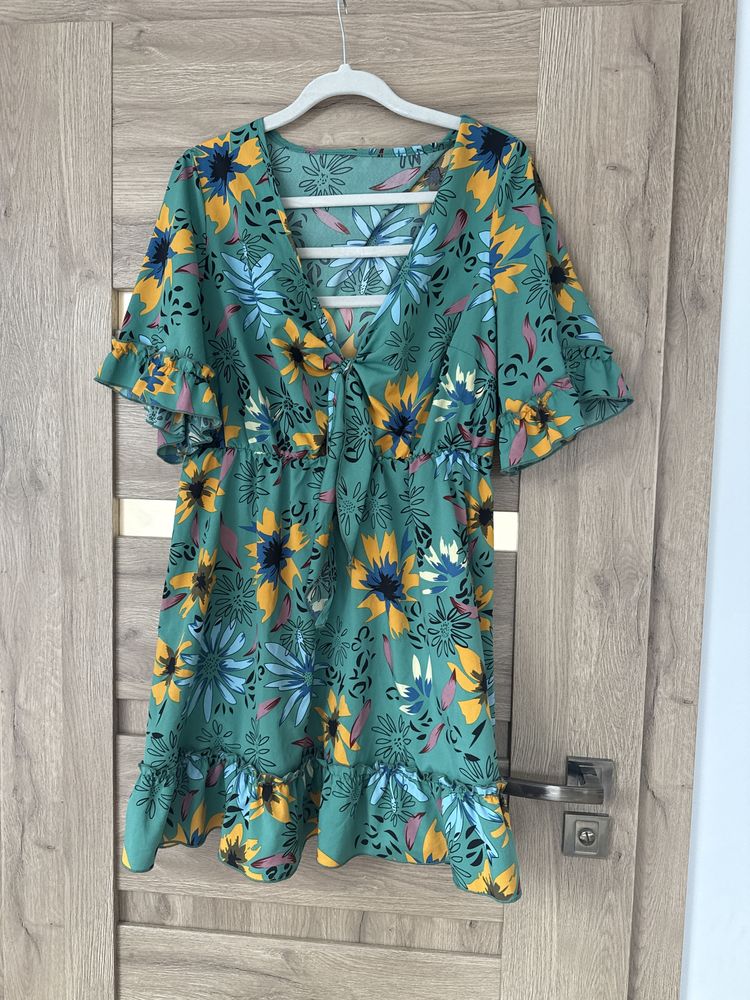 Sukienka mini w kwiaty
