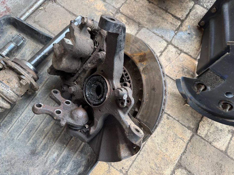 Цапфа в зборе на Л200/Паджеро спорт