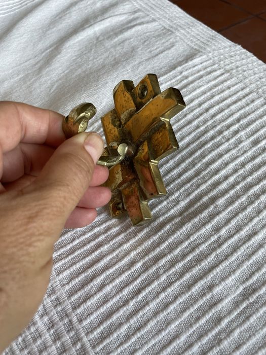 Cabide parede (em latão?)