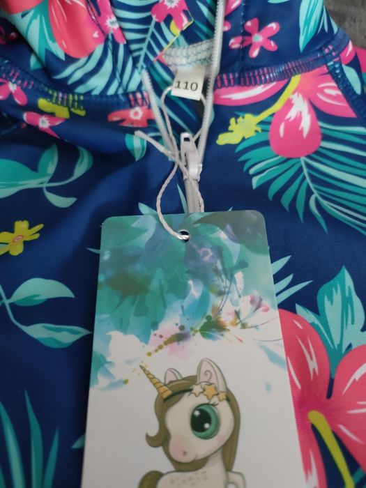 Kolorowy, jednoczęściowy strój kąpielowy z długim rękawem dla dziewczy