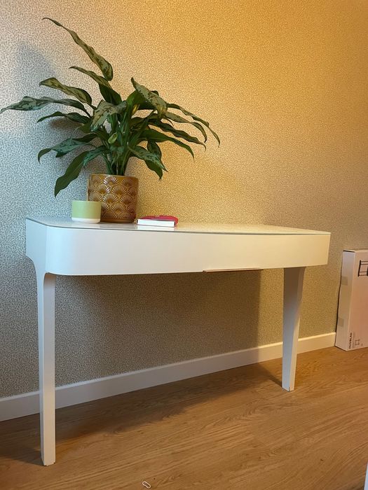 biurko toaletka biała szklany blat paged melody