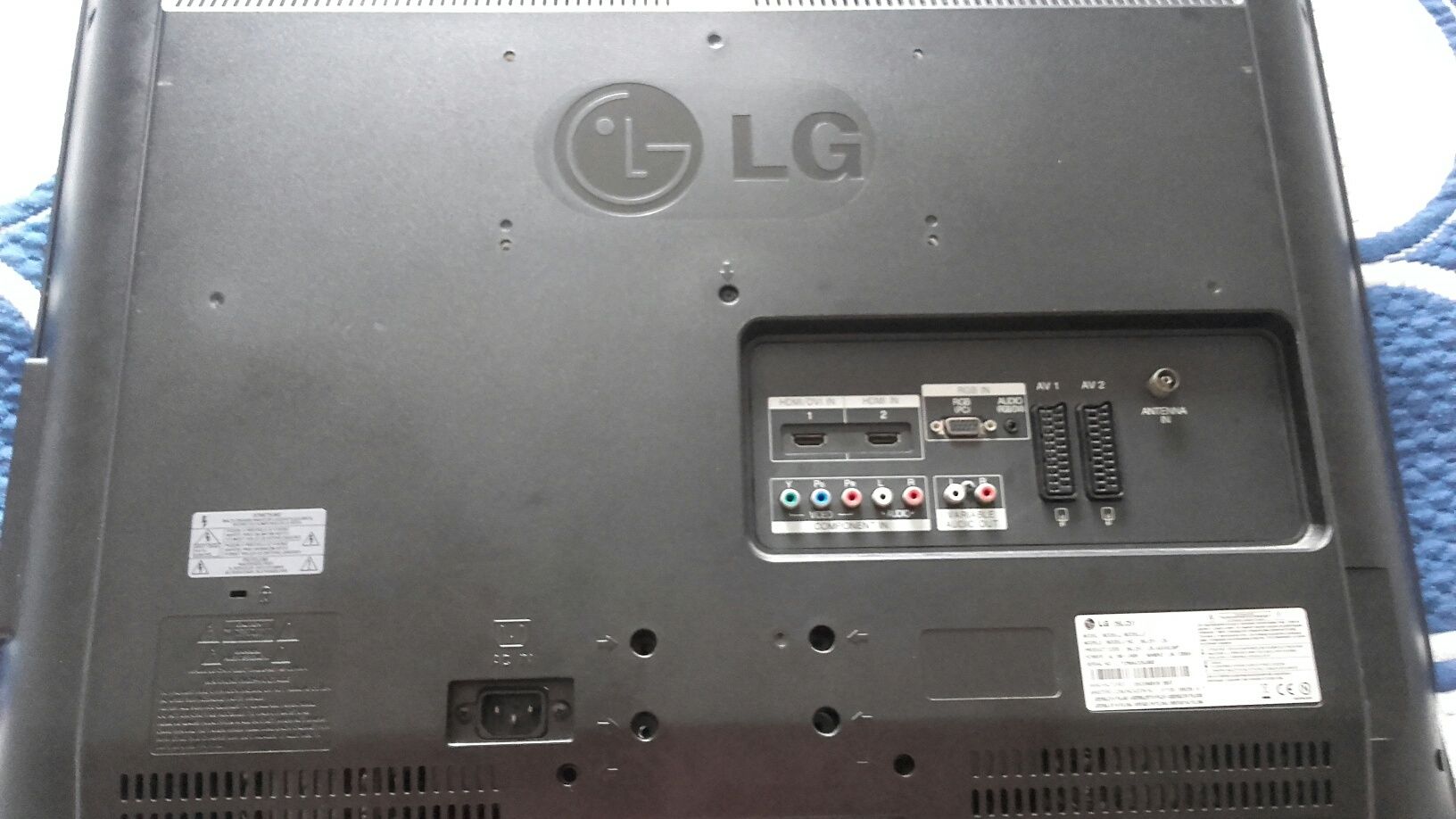 Televisão LG Avariada Para Arranjo/Peças Com Comando Original