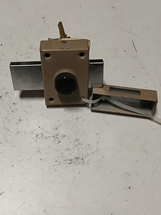 Stary zamek do drzwi bramy frtki