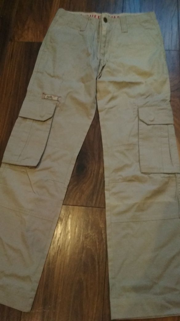 Nowe spodnie bojówki z defektem r. 152/158