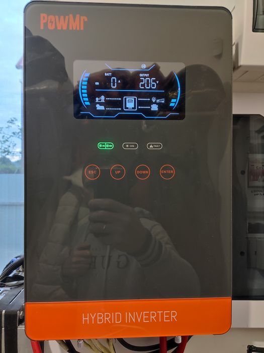 Зарядна станція, резервне живлення, інвертор 4.5кВт+батарея 6.8кВт