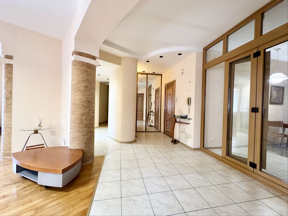 Продаж квартири 3-х кімн 118 м2 на Ливарна 9