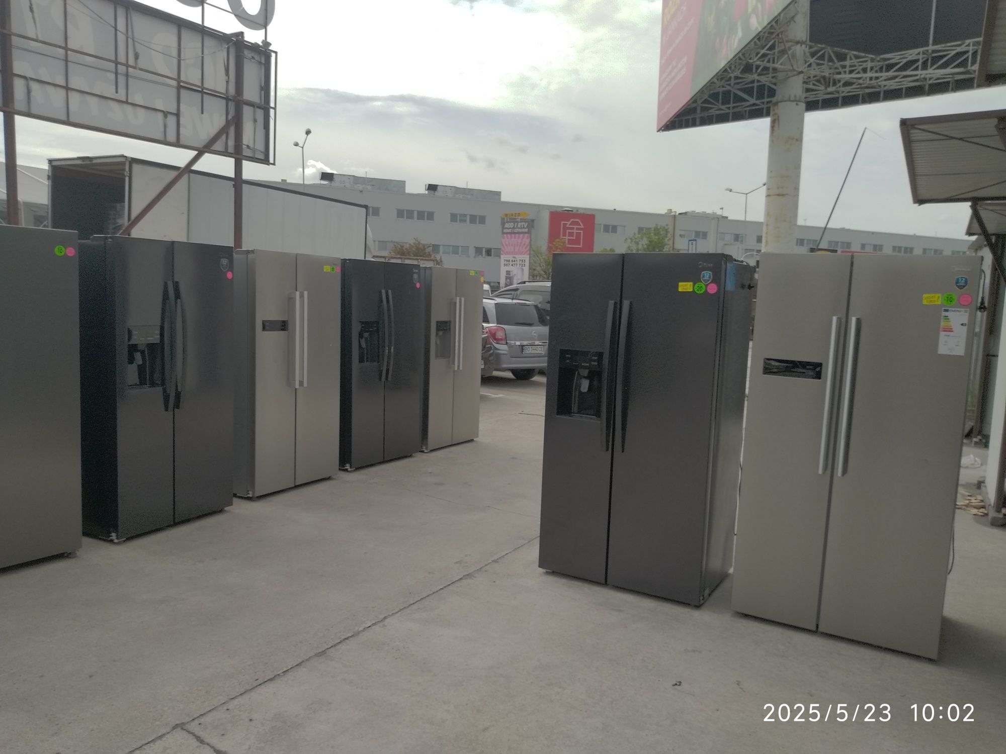 OUTLET Janki ul Wspólna 6 Lodówka Side-by-Side Midea