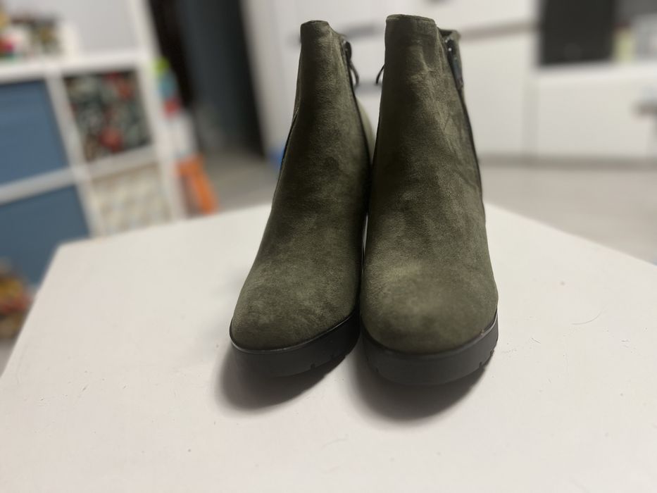 Botki na obcasie zamszowe