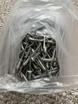 Zestaw 300 szt. nity zrywalne metalowe budowlane nit
